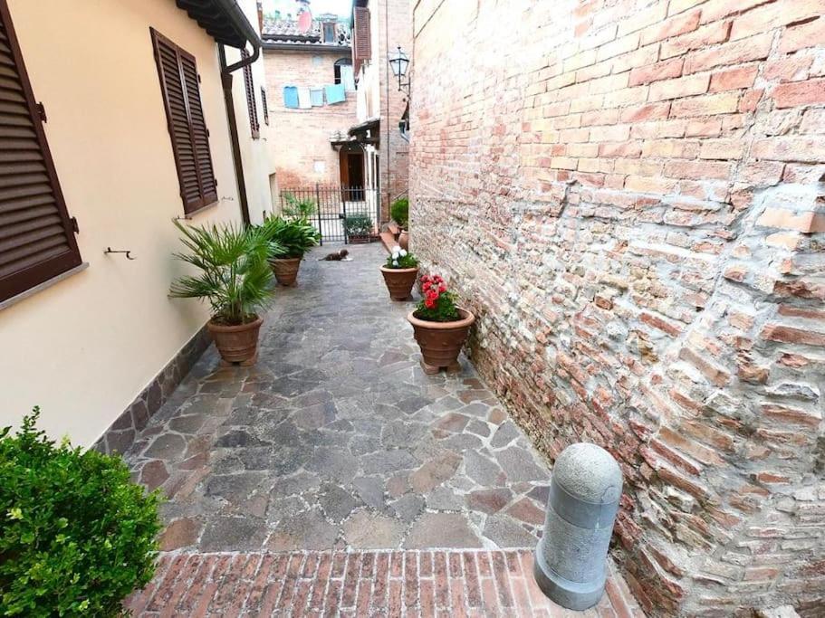 Casa Lazzaro Al Centro Di Siena Villa Exterior photo