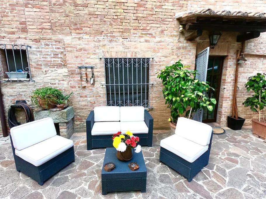 Casa Lazzaro Al Centro Di Siena Villa Exterior photo