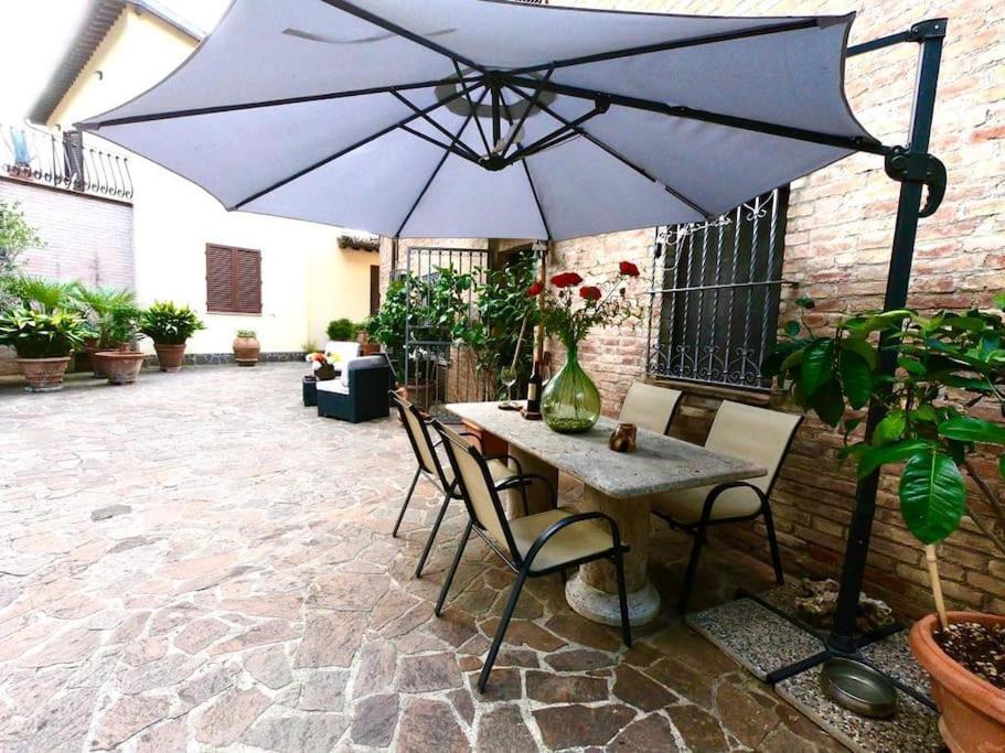 Casa Lazzaro Al Centro Di Siena Villa Exterior photo